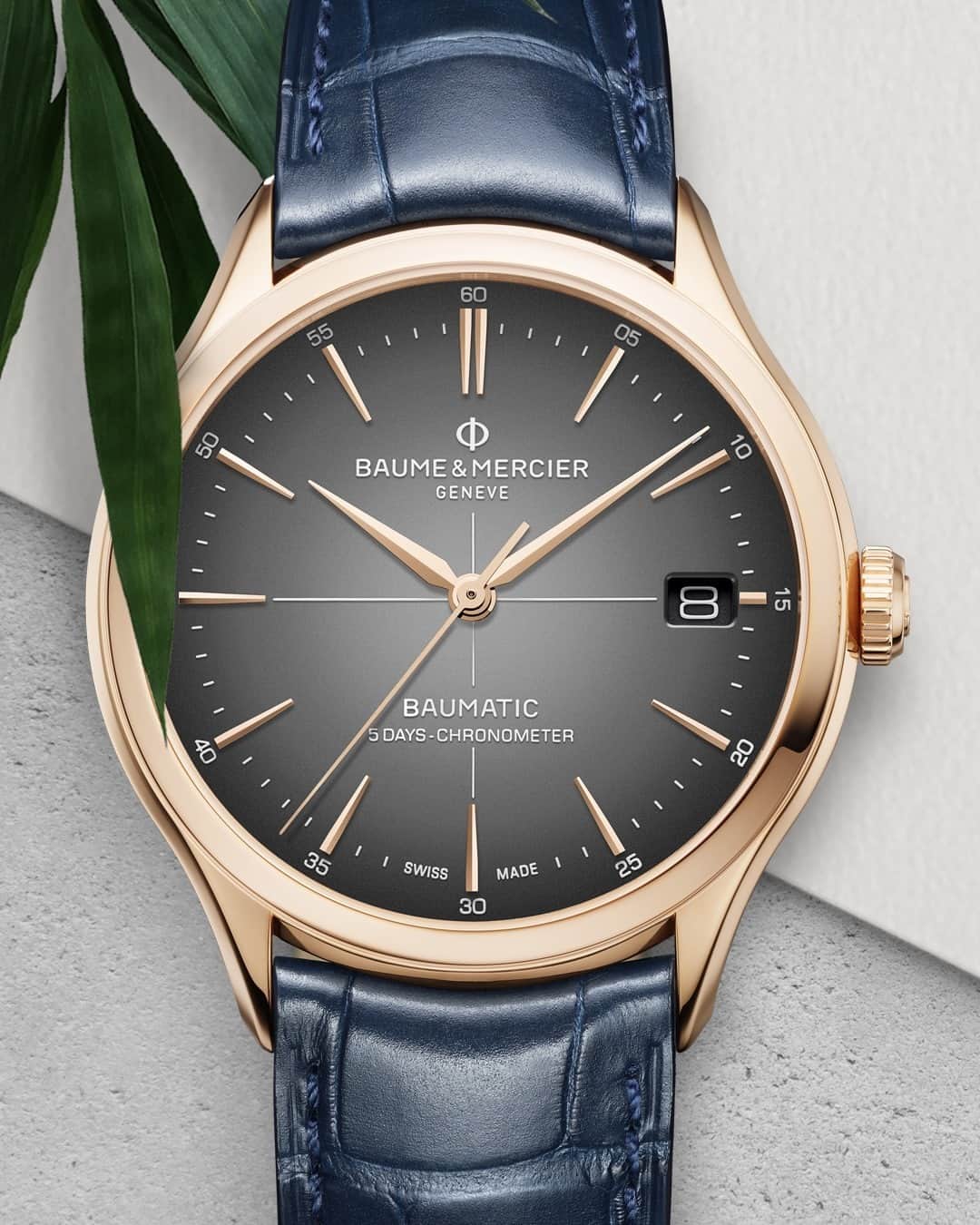 ボーンメルシーのインスタグラム：「Divine Proportion. -- Clifton Baumatic 10584 39mm, Automatic, Swiss Made, 18K Pink Gold, Interchangable Blue Alligator Strap -- #BaumeetMercier⁣ #CliftonBaumatic⁣ #Watches⁣ #LuxuryWatch #SwissMade⁣ #WatchMaker⁣ #WatchOfTheDay #Innovation」