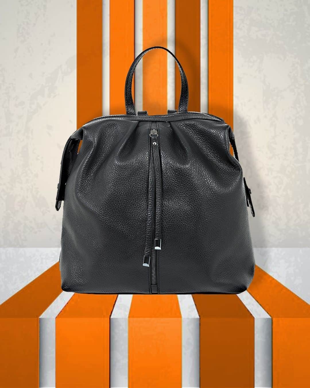 フォリフォリのインスタグラム：「Next stop: Everyday style. Discover now our new Lady Traveller bag collection in-store and online.  #follifollie #myfollifollie #newseason #2k21 #inspiration #fashion #style #LadyTraveller #black #backpack #accessoriesofinstagram #accessoriessoftheday #dream #accessories」