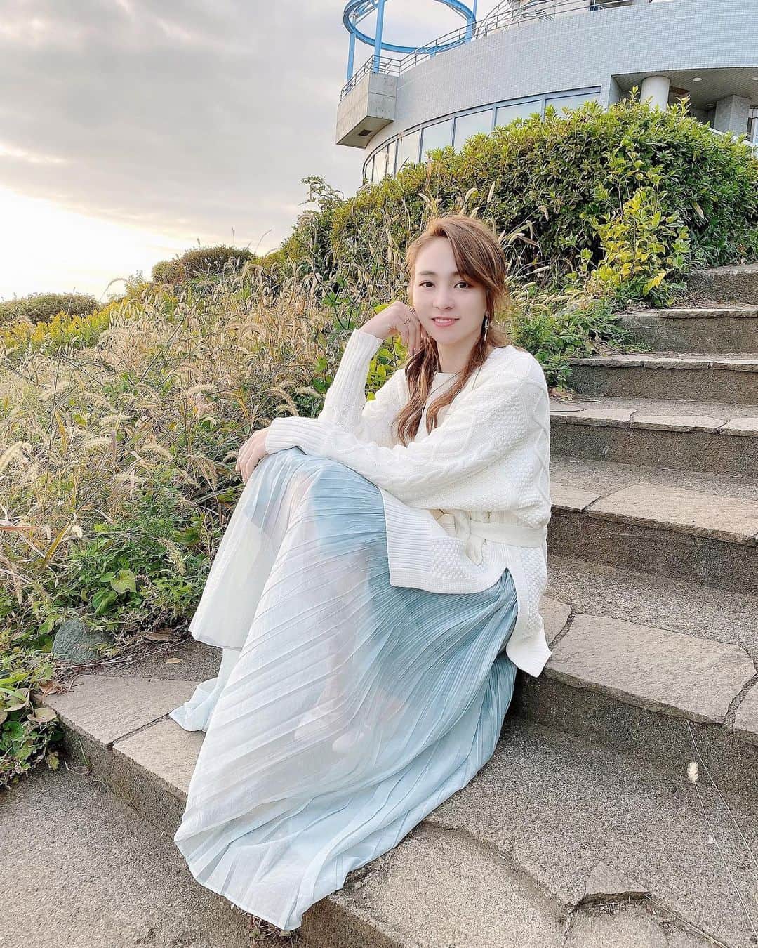 利水翔のインスタグラム：「. .  TSURI na KIBUN #9の﻿ コーディネート😇✨﻿ ﻿ シースルーになってるスカートは﻿ 特にお気に入りです🥰﻿ ﻿ ﻿ ﻿ ﻿ ﻿ ﻿ #enjoy #smile﻿ #ootd #happy﻿ #fishing #angler﻿ #fation #winter﻿ #冬 #釣り#ツリジョ﻿ #コーディネート #撮影 ﻿ #釣りガール #利水つばさ﻿ #ファインダー越しの私の世界﻿ ﻿」
