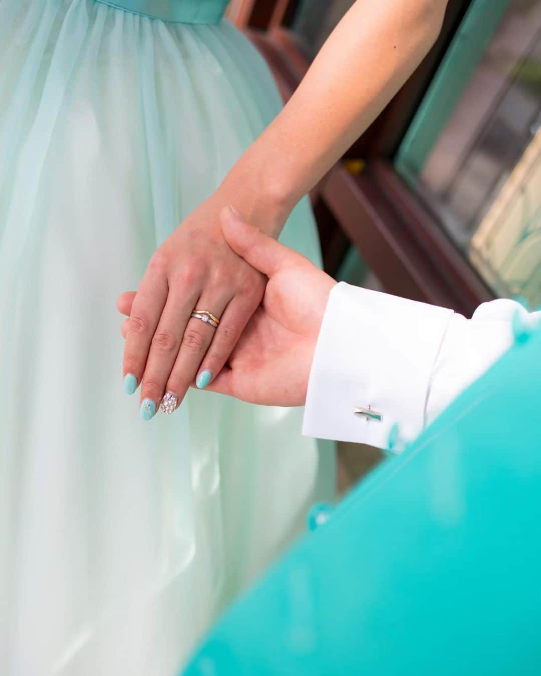 宮川杏奈さんのインスタグラム写真 - (宮川杏奈Instagram)「Tiffany&Co💍💕 .  #Hawaii #hawaiiwedding  #hiltonhawaiianvillage  #ハワイ #ハワイウェディング #海外挙式 #ハネムーン #ウェディングフォト  #ウェディングドレス  #ヒルトンハワイアンビレッジ  #挙式 #海外挙式 #懐かシリーズ  #結婚記念日 #フォトツアー #ビーチフォトウェディング」1月25日 17時35分 - an1221na