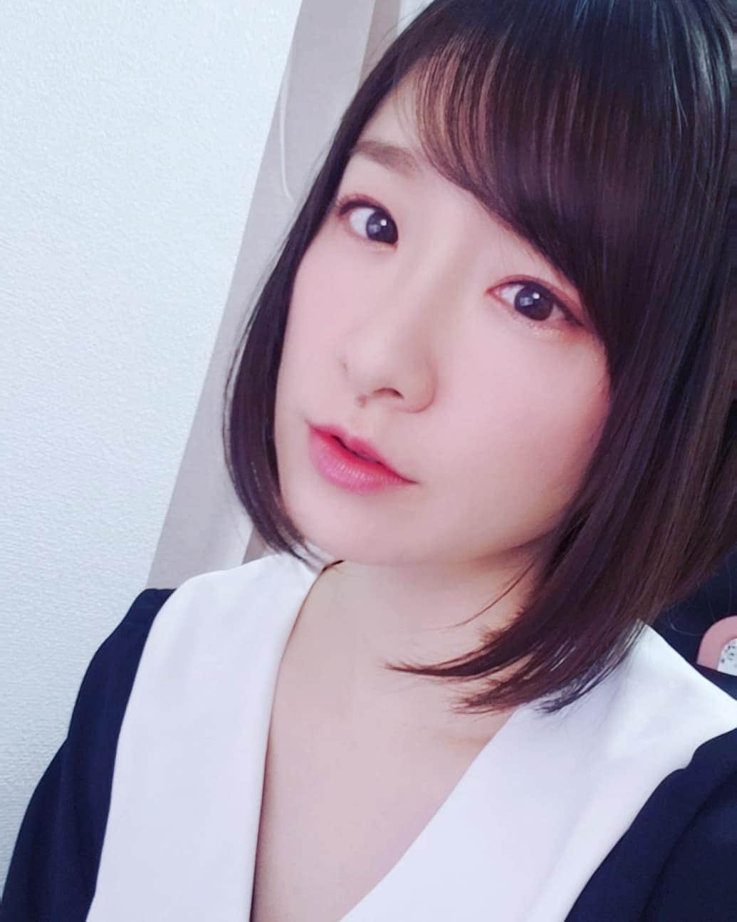 葉山いくみのインスタグラム：「地雷系っぽいメイク。 赤リップにした方がいいと思うんだけど似合わないんだよなぁ💄💋」