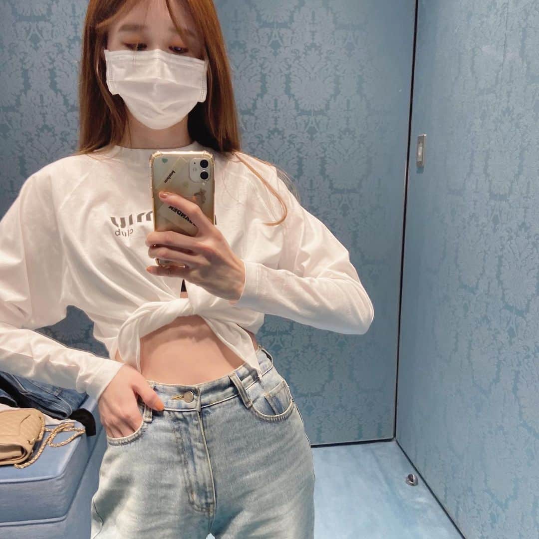 i am aiのインスタグラム：「🦋 ㅤㅤㅤㅤㅤㅤㅤㅤㅤㅤㅤㅤㅤ ㅤㅤㅤㅤㅤㅤㅤㅤㅤㅤㅤㅤㅤ 相変わらずすきなスタイル🍮 気を引き締めましょなあ #miumiu ㅤㅤㅤㅤㅤㅤㅤㅤㅤㅤㅤㅤㅤ」