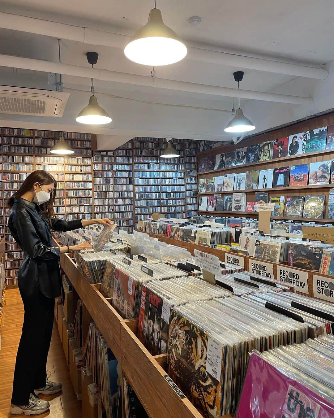 イ・ミンジのインスタグラム：「쓸데없이 취미생활에 진지한 편💽💕..💸」