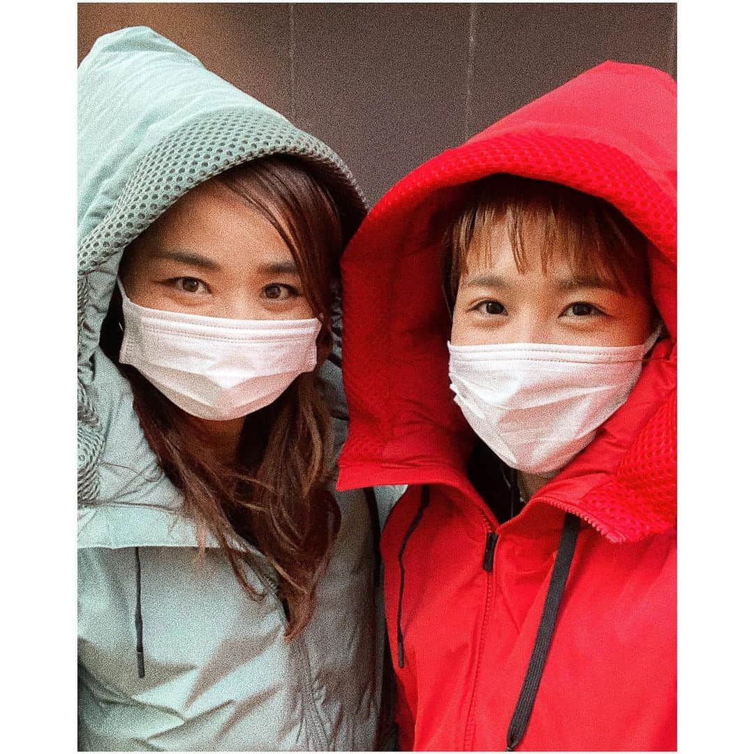 岡部紗季子さんのインスタグラム写真 - (岡部紗季子Instagram)「“ 👯‍♀️💚♥️ #twins #peakperformance #19880516 #ピークパフォーマンス #👯‍♀️ @peakperformancejapan @nergyjapan . . . @yurinakoshino88 . いつもはわたしがカーキで ゆりなちゃんが赤を選ぶけど、 今回は逆だったねー😂😂笑 . . . 生年月日占いが当たれば 同じ運命を辿るかもだけど、、笑 いいときもよくないときも 相談しあったり、美味しい物食べたり、一緒に笑ったり、、 厄年を乗り切ろうねー💪🏽💪🏽 いつもありがとー♡♡」1月25日 17時44分 - sakiko_okabe516