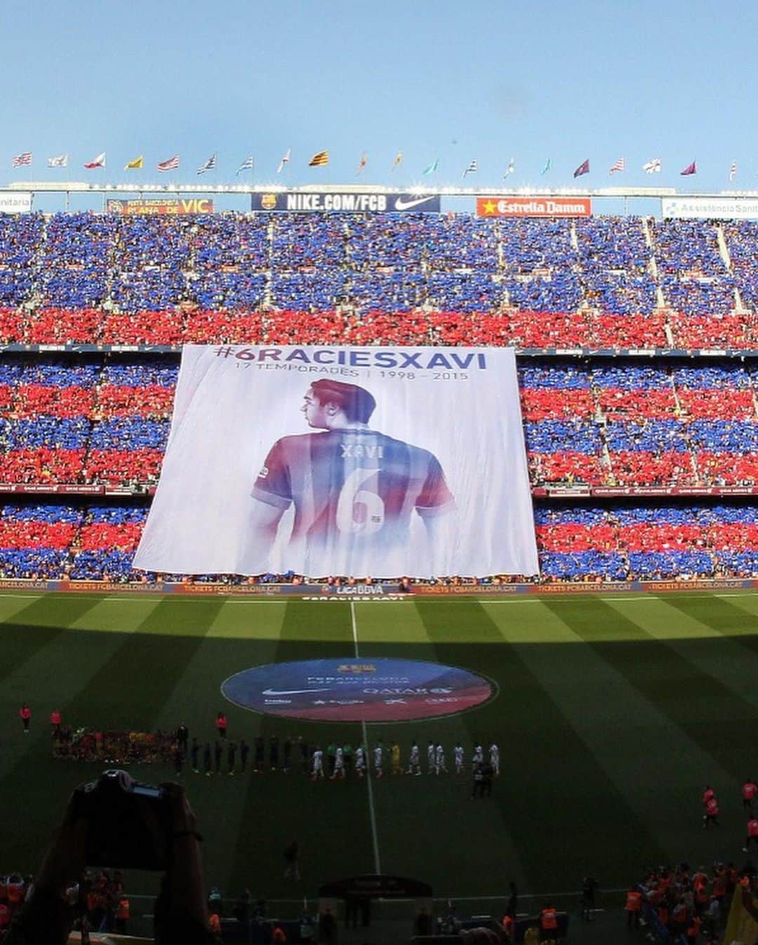 LFPさんのインスタグラム写真 - (LFPInstagram)「😍⚽️💫 His football was DELICIOUS...  🎂🎊🎉 Happy birthday, @xavi!  😍⚽️💫 Verle jugar al fútbol era una DELICIA...  🎂🎊🎉 ¡Feliz cumpleaños, #Xavi!  #LaLiga #LaLigaSantander #Barça #LaLigaHistory #Football #YouHaveToLiveIt #HayQueVivirla #HBD」1月25日 18時17分 - laliga