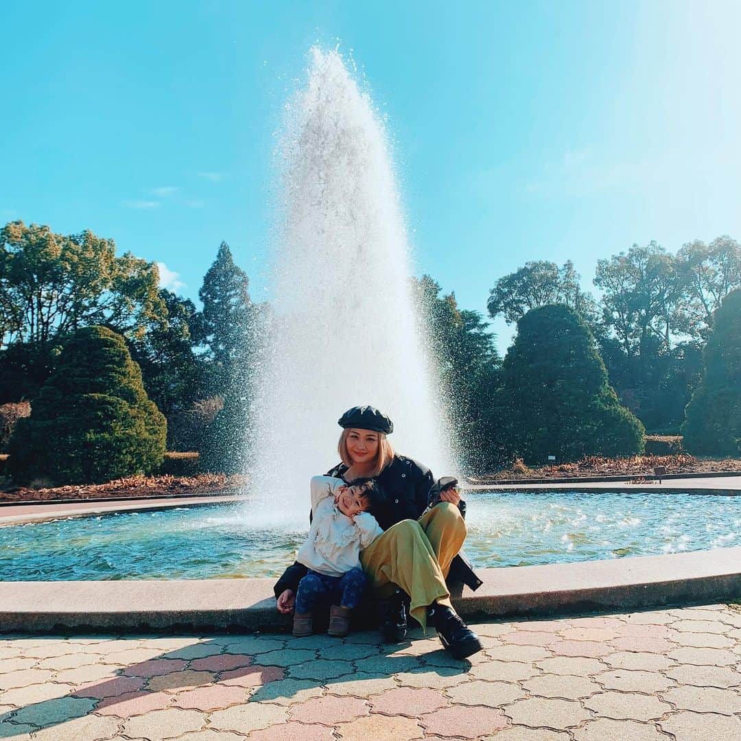 HARUKA MUTOのインスタグラム：「Sunny Day☀︎🌈😉 @nikonikohimari  #lovemyfamily #愛娘 #にこにこひまり」
