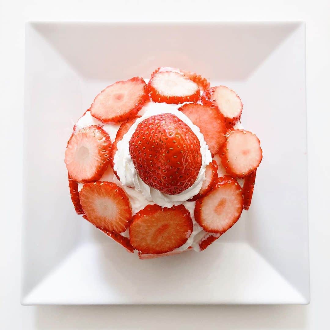 吉永愛さんのインスタグラム写真 - (吉永愛Instagram)「久しぶりにケーキを作りました🍓 #手作りケーキ #いちご #いちごケーキ #娘の誕生日  #お誕生日 #これからもよろしくね」1月25日 18時18分 - a.i.yy