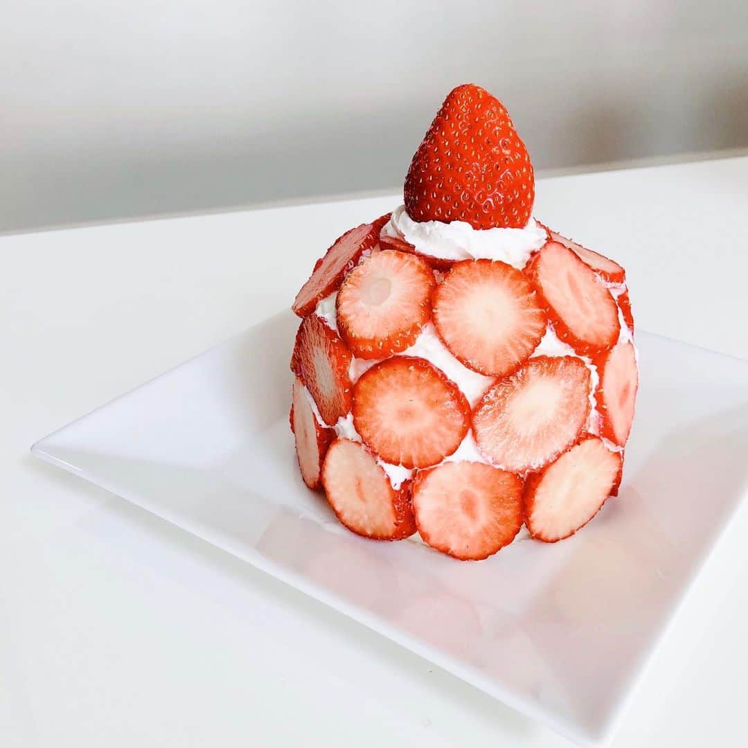 のインスタグラム：「久しぶりにケーキを作りました🍓 #手作りケーキ #いちご #いちごケーキ #娘の誕生日  #お誕生日 #これからもよろしくね」