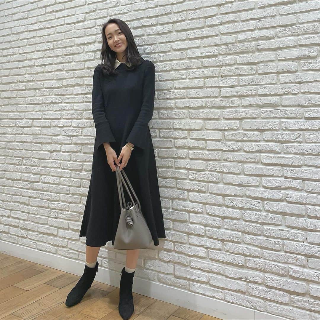 明星あゆみのインスタグラム：「たまには女子感出してく 上品にも着れるワンピース . . . #撮影の時だけマスクを外しています  #今日のコーデ #今日のファッション #明星コーデ」