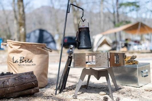 キャンプ情報サイト［ランタン］さんのインスタグラム写真 - (キャンプ情報サイト［ランタン］Instagram)「CAMP SMILE STYLE ／ 仲良し2家族で楽しむ わくわくのグループキャンプ ＼ いろんなキャンパーのキャンプスタイルを現地取材と一般キャンパーからの投稿で数多く掲載してます。 . . 詳しくは @lantern.camp webサイトをご覧ください . . #camp #camping #outdoor #travel #trip #lantern_smile #nature #キャンプ #キャンプ用品 #アウトドア #テント #自然 #旅行 #キャンプ初心者 #キャンプ好きな人と繋がりたい #キャンプスタイル #LANTERN #キャンプギア #ストーブ #焚き火台 #囲みテーブル #ウォータージャグ #クーラーボックス #ケトル #ランタン #冬キャンプ #グループキャンプ #マキノ高原キャンプ場」1月25日 18時23分 - lantern.camp