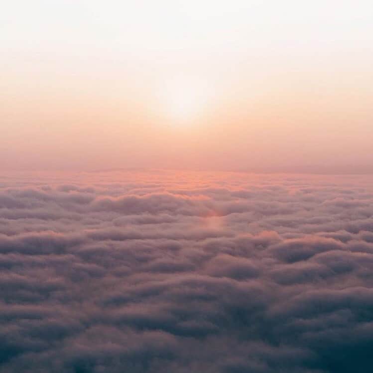 エレスさんのインスタグラム写真 - (エレスInstagram)「Une mer de nuages comme un océan de douceur  A sea of fog like an ocean of softness   Picture: @helloemilie   eresparis.com  #ERESINSPIRATION #ERESSUMMER21」1月25日 18時27分 - eres