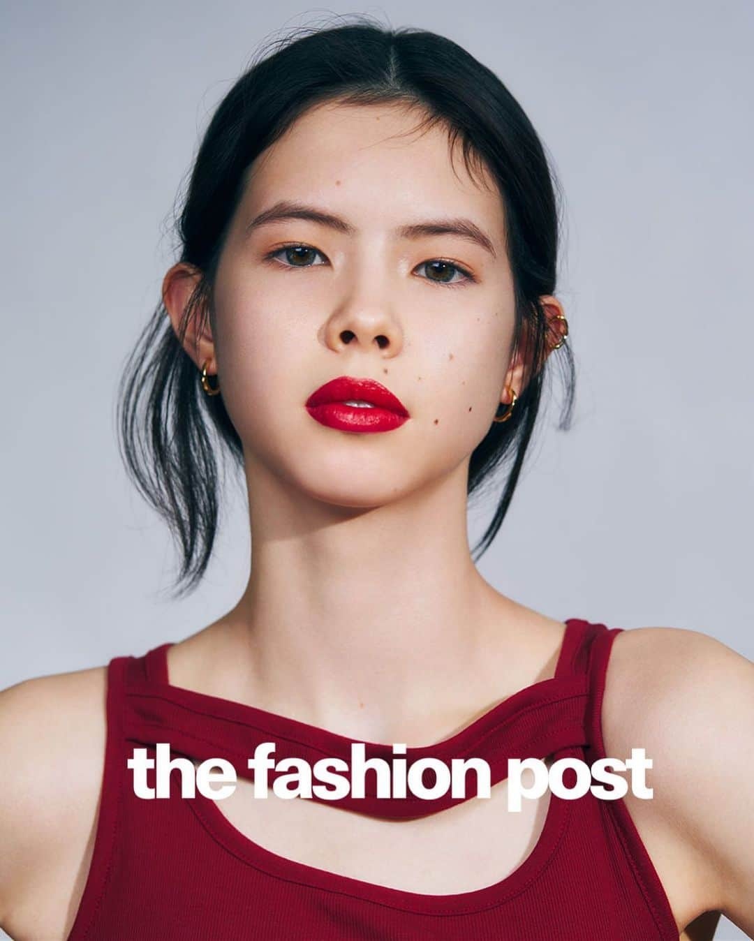 The Fashion Postさんのインスタグラム写真 - (The Fashion PostInstagram)「#beauty trending : red using guerlain kiss kiss tender matte 775  『【春の7色】 #3 レッドの柔マットリップ』  ポジティブなレッドを春の主役に。  art direction & make up: Tomohiro Muramatsu photo & videography: Hiroki Watanabe styling: Erina Ohama hair: KOTARO model: Mayo Ikeda graphic design: Atsushi Kinugasa motion graphics: Ami Tanimoto text: Miwa Goroku edit: Miwa Goroku, Mikiko Ichitani  #TFP #TheFashionPost #TomohiroMuramatsu #村松朋広 #HowToBeauty #RedMakeUp #GUERLAIN #ゲラン #JOHNLAWRENCESULLIVAN #サリバン #PetiteRobeNoire」1月25日 18時33分 - tfpjp