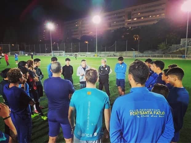 Alb Barcelona Football Academyのインスタグラム：「🟠アルビレックス新潟バルセロナヒストリー🔵 . ⚽️サッカー編⚽️ . ✅8期生 ✅2020-21シーズン . コロナウイルスの影響で思うようにサッカーの活動はできていませんが、8期生は力強く前向きに留学生活に取り組んでくれています。. . . #アルビレックス新潟 #バルセロナ #アルビバルセロナ #アルビレックス新潟バルセロナ  #サッカー #留学 #スポーツビジネス #指導者 #スペイン #スペイン語 #海外」