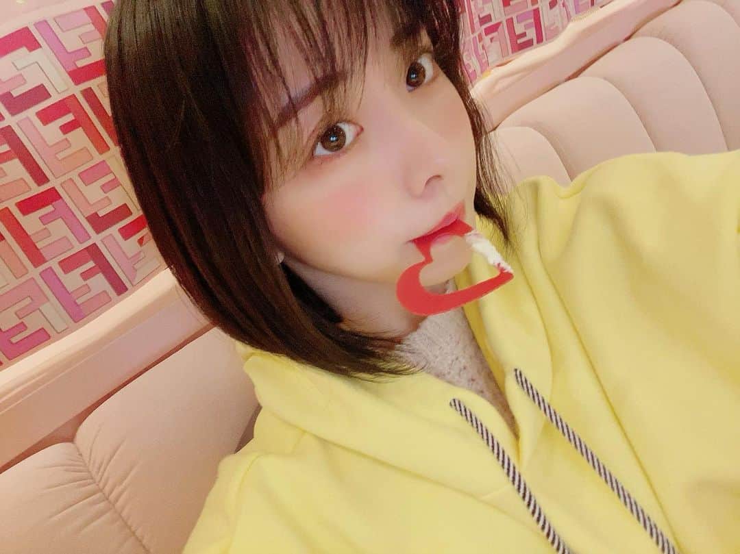 まんまるとまとさんのインスタグラム写真 - (まんまるとまとInstagram)「💛yellow💛 ・ 寒すぎて寒すぎて カイロ貼っても 寒い😵 表参道夜綺麗だね🌉 銀座がおおいけど たまにくるとなんか いいね🐥 ・ ・ ・ ・ ・ #fendicafe #fendi #低身長コーデ #150cmコーデ #anniversairecafe #afternoontea #omotesandocafe #omotesando #cafestagram #ootd #フェンディカフェ #表参道カフェ #表参道ランチ #表参道 #渋谷 #青山カフェ #青山ランチ #渋谷カフェ #カフェ巡り #カフェ巡り好きな人と繋がりたい #東京カフェ部 #東京カフェ #期間限定 #期間限定スイーツ #期間限定ショップ #アフタヌーンティー #ピンクカフェ #コラボカフェ  #東京グルメ #フェンディ @fendi」1月25日 18時35分 - manmaru_tomato