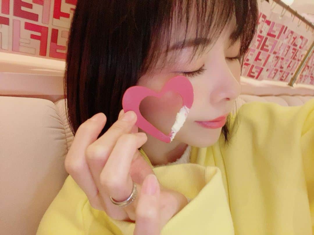 まんまるとまとさんのインスタグラム写真 - (まんまるとまとInstagram)「💛yellow💛 ・ 寒すぎて寒すぎて カイロ貼っても 寒い😵 表参道夜綺麗だね🌉 銀座がおおいけど たまにくるとなんか いいね🐥 ・ ・ ・ ・ ・ #fendicafe #fendi #低身長コーデ #150cmコーデ #anniversairecafe #afternoontea #omotesandocafe #omotesando #cafestagram #ootd #フェンディカフェ #表参道カフェ #表参道ランチ #表参道 #渋谷 #青山カフェ #青山ランチ #渋谷カフェ #カフェ巡り #カフェ巡り好きな人と繋がりたい #東京カフェ部 #東京カフェ #期間限定 #期間限定スイーツ #期間限定ショップ #アフタヌーンティー #ピンクカフェ #コラボカフェ  #東京グルメ #フェンディ @fendi」1月25日 18時35分 - manmaru_tomato