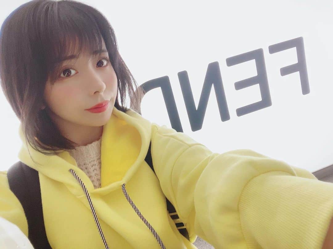 まんまるとまとさんのインスタグラム写真 - (まんまるとまとInstagram)「💛yellow💛 ・ 寒すぎて寒すぎて カイロ貼っても 寒い😵 表参道夜綺麗だね🌉 銀座がおおいけど たまにくるとなんか いいね🐥 ・ ・ ・ ・ ・ #fendicafe #fendi #低身長コーデ #150cmコーデ #anniversairecafe #afternoontea #omotesandocafe #omotesando #cafestagram #ootd #フェンディカフェ #表参道カフェ #表参道ランチ #表参道 #渋谷 #青山カフェ #青山ランチ #渋谷カフェ #カフェ巡り #カフェ巡り好きな人と繋がりたい #東京カフェ部 #東京カフェ #期間限定 #期間限定スイーツ #期間限定ショップ #アフタヌーンティー #ピンクカフェ #コラボカフェ  #東京グルメ #フェンディ @fendi」1月25日 18時35分 - manmaru_tomato
