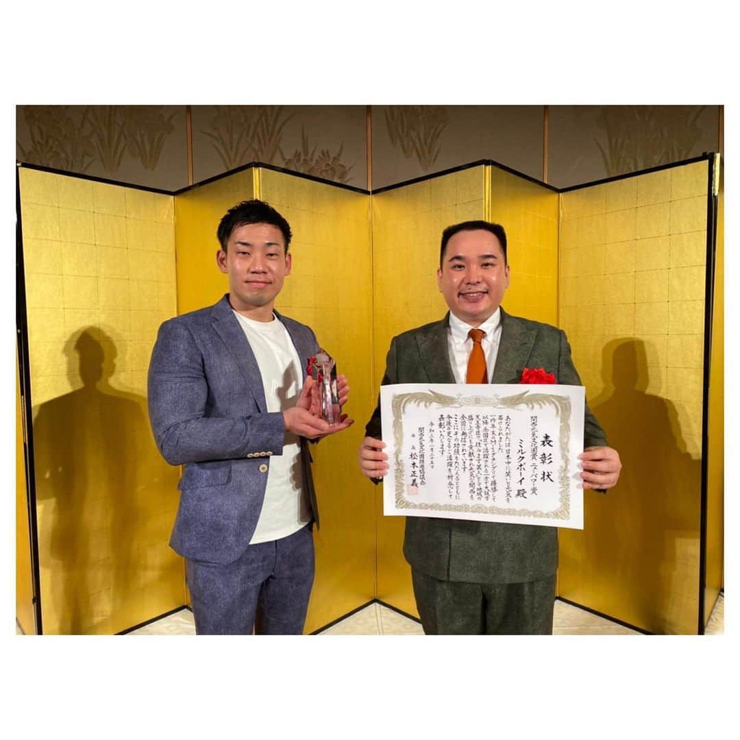 駒場孝のインスタグラム：「関西元気文化圏賞 ニューパワー賞頂きました！！ ミルクボーイにまたひとつ賞が増えて嬉しいです！！ これからも頑張ります！！」