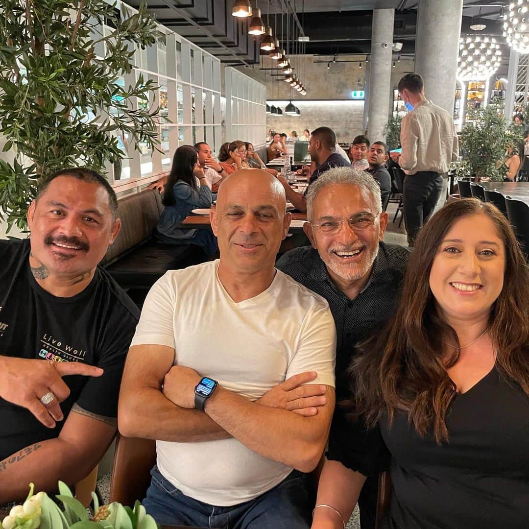のインスタグラム：「Happy 😃 70th birthday 🥳 Izzy much love ❤️ thanks for the invite cuz 🤙🤙🤙」