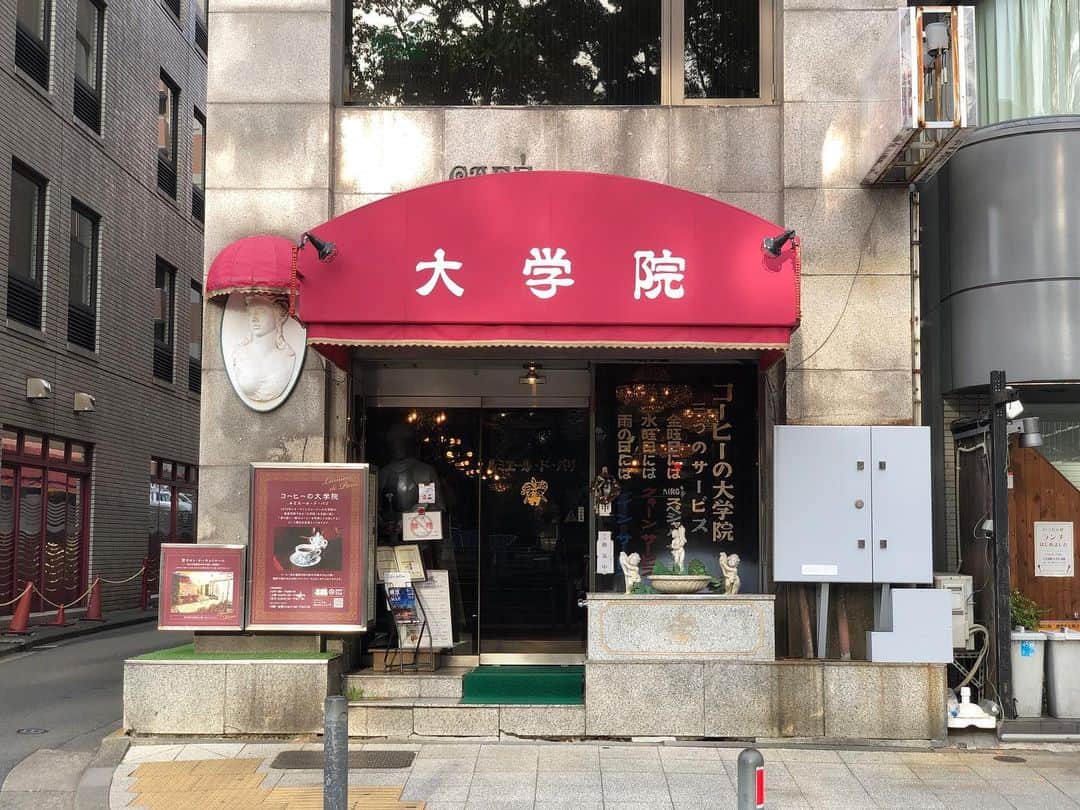 甲斐みのりさんのインスタグラム写真 - (甲斐みのりInstagram)「ドラマ「名建築で昼食を」 1時間スペシャル TVerで見逃し配信中です。 ホテルニューグランドはじめ、横浜の名建築とおいしいものが登場します。 東京の名建築と合わせて、いつかぜひドラマのロケ地巡りをお楽しみください。  #名建築で昼食を #歩いて食べる東京のおいしい名建築さんぽ #東海道新幹線各駅停車の旅 #喫茶喫茶喫茶 #クラシックホテル案内 #建子建子」1月25日 18時44分 - minori_loule