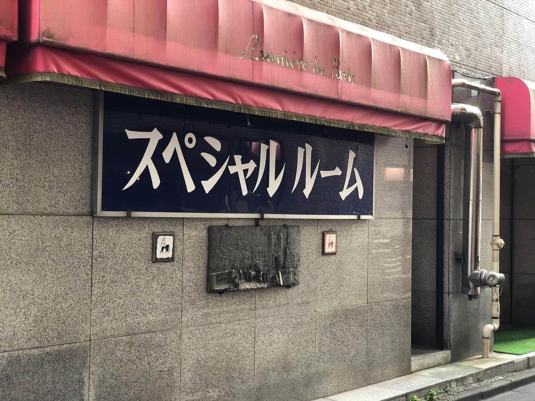 甲斐みのりさんのインスタグラム写真 - (甲斐みのりInstagram)「ドラマ「名建築で昼食を」 1時間スペシャル TVerで見逃し配信中です。 ホテルニューグランドはじめ、横浜の名建築とおいしいものが登場します。 東京の名建築と合わせて、いつかぜひドラマのロケ地巡りをお楽しみください。  #名建築で昼食を #歩いて食べる東京のおいしい名建築さんぽ #東海道新幹線各駅停車の旅 #喫茶喫茶喫茶 #クラシックホテル案内 #建子建子」1月25日 18時44分 - minori_loule