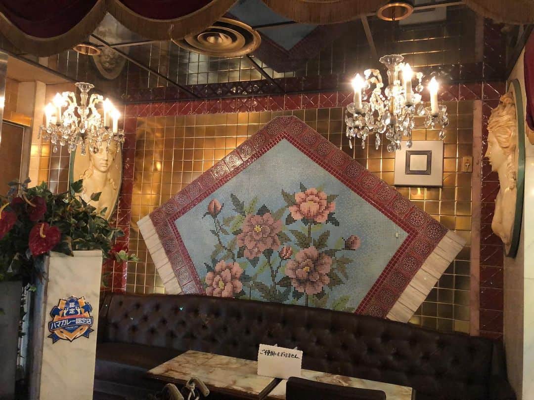 甲斐みのりさんのインスタグラム写真 - (甲斐みのりInstagram)「ドラマ「名建築で昼食を」 1時間スペシャル TVerで見逃し配信中です。 ホテルニューグランドはじめ、横浜の名建築とおいしいものが登場します。 東京の名建築と合わせて、いつかぜひドラマのロケ地巡りをお楽しみください。  #名建築で昼食を #歩いて食べる東京のおいしい名建築さんぽ #東海道新幹線各駅停車の旅 #喫茶喫茶喫茶 #クラシックホテル案内 #建子建子」1月25日 18時44分 - minori_loule