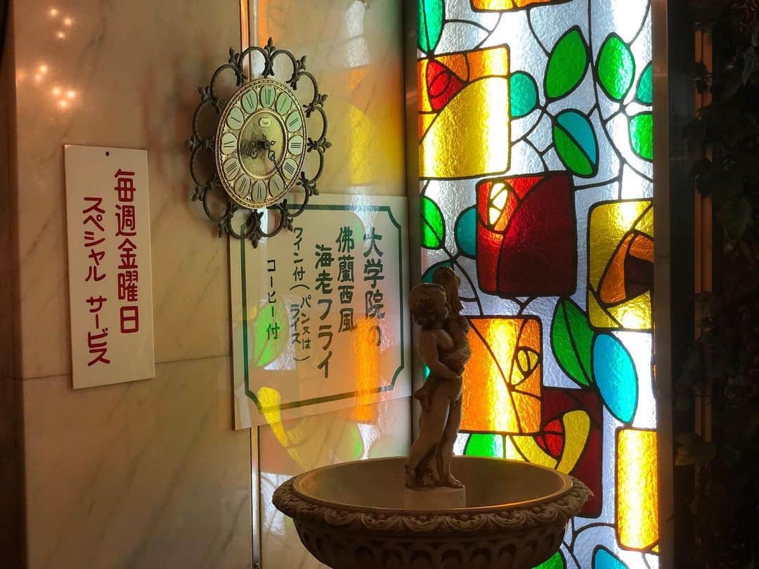 甲斐みのりさんのインスタグラム写真 - (甲斐みのりInstagram)「ドラマ「名建築で昼食を」 1時間スペシャル TVerで見逃し配信中です。 ホテルニューグランドはじめ、横浜の名建築とおいしいものが登場します。 東京の名建築と合わせて、いつかぜひドラマのロケ地巡りをお楽しみください。  #名建築で昼食を #歩いて食べる東京のおいしい名建築さんぽ #東海道新幹線各駅停車の旅 #喫茶喫茶喫茶 #クラシックホテル案内 #建子建子」1月25日 18時44分 - minori_loule