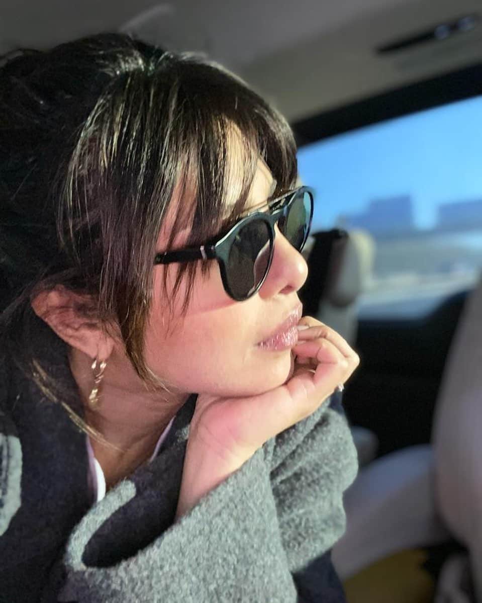 プリヤンカー・チョープラーのインスタグラム：「New day, new job #Citadel 👊 Happy Monday」