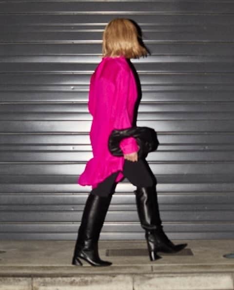 ADELAIDEのインスタグラム：「💕🖤💕⁠ Night time break my heart⁠ ⁠ Check our SALES for more styles!⁠ ⁠ Top #Balenciaga⁠ Bag #Yproject⁠ Boots #JilSander⁠ ⁠ ⁠ #selectshop_adelaide #autumn #autumnwinter #fashion #style #ootd #outfit #instagood #instastyle #fashionphoto #秋＃スタイル #sales⁠ ⁠ ⁠」