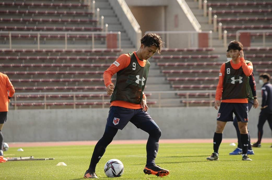 馬渡和彰さんのインスタグラム写真 - (馬渡和彰Instagram)「﻿ ﻿ 昨日から﻿ 沖縄キャンプ始まりましたー⚽️﻿ ﻿ コロナ禍の中﻿ 無事にキャンプが開催出来ること。﻿ ﻿ しっかり感謝して﻿ 良いキャンプにします！﻿ ﻿ コンディション上げてくぞー💪‼️﻿ ﻿ ﻿ #ardija #8 #馬渡和彰 ﻿ #adidas #adidasfootball」1月25日 19時22分 - kazuaki_mawatari