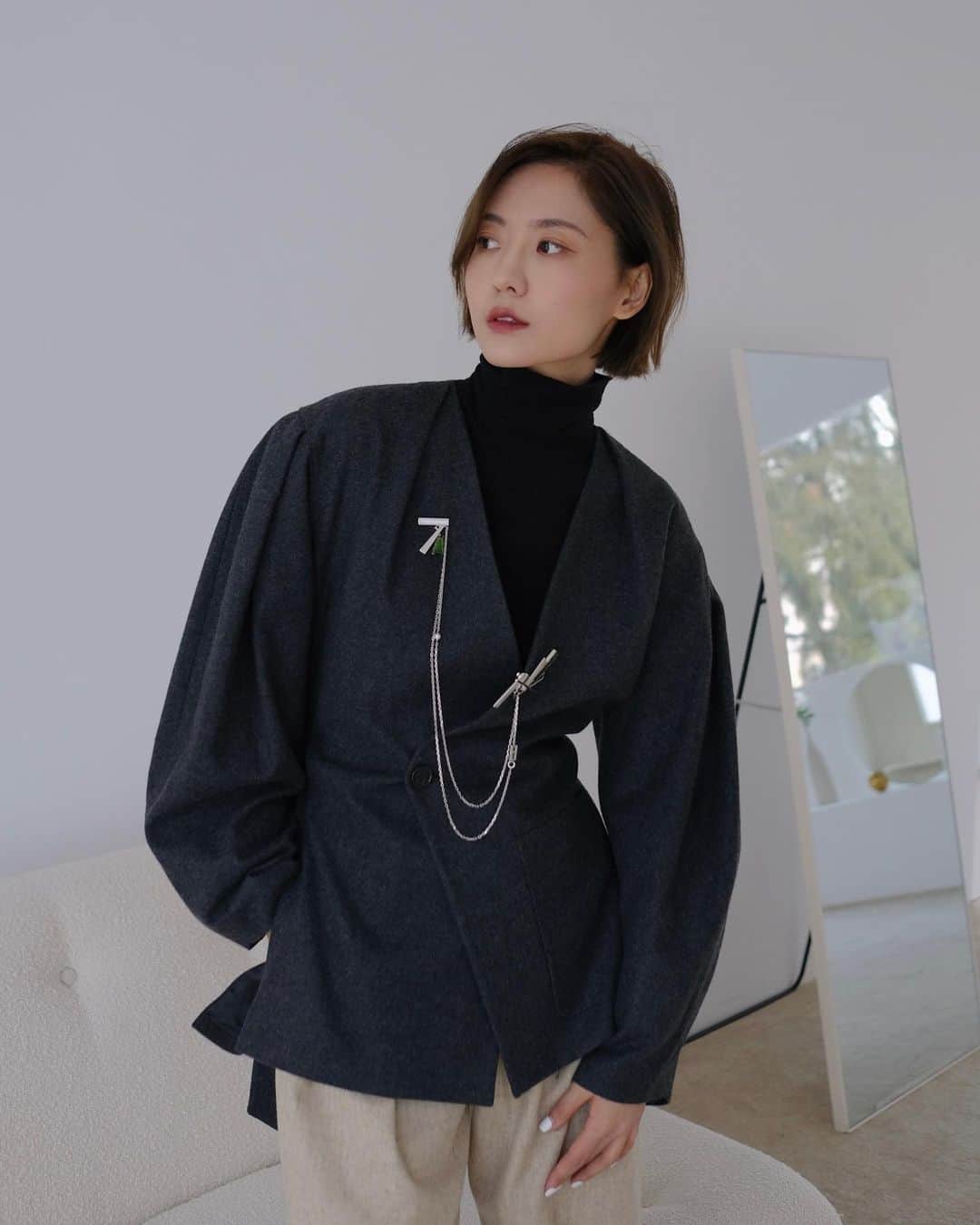 のインスタグラム：「The fabulous @neveeeet wearing Bazaar Blazer in Grey Melange. ⠀ ⁠⠀ #hopesthlm #bazaarblazer」