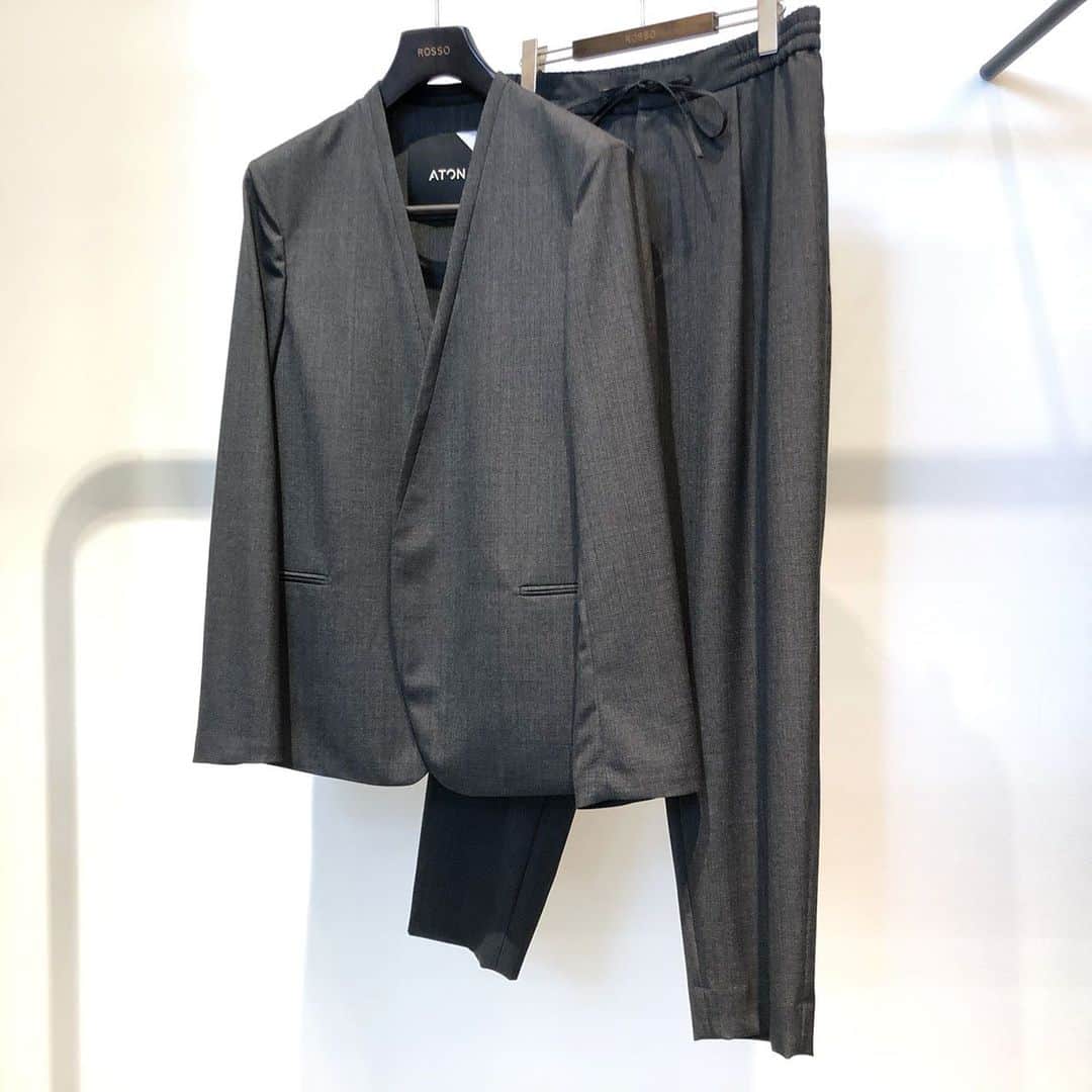 のインスタグラム：「【ATON】  "TUXEDO COLLAR JACKET" col : GREYCHECK size : 4 ¥59.000+TAX →Special price!!  "EASY TAPERED PANTS" col : GREYCHECK size : 6 ¥36.000+TAX →Special price!!  お取り扱い店舗﻿ ◾︎ROSSO ミント神戸店﻿ Tel : 050-2017-9117 ﻿  ※この商品は店舗通販可能です。 ※上記店舗のみでのお取り扱いにつき、値段、在庫等のお問い合わせにつきましても上記の店舗までお願い致します。﻿ ﻿ ﻿ #urbanresearchrossomen﻿ #rossomen﻿ #urbanresearch﻿ #ATON #atontokyo  #urbanresearchrosso_kobe﻿」