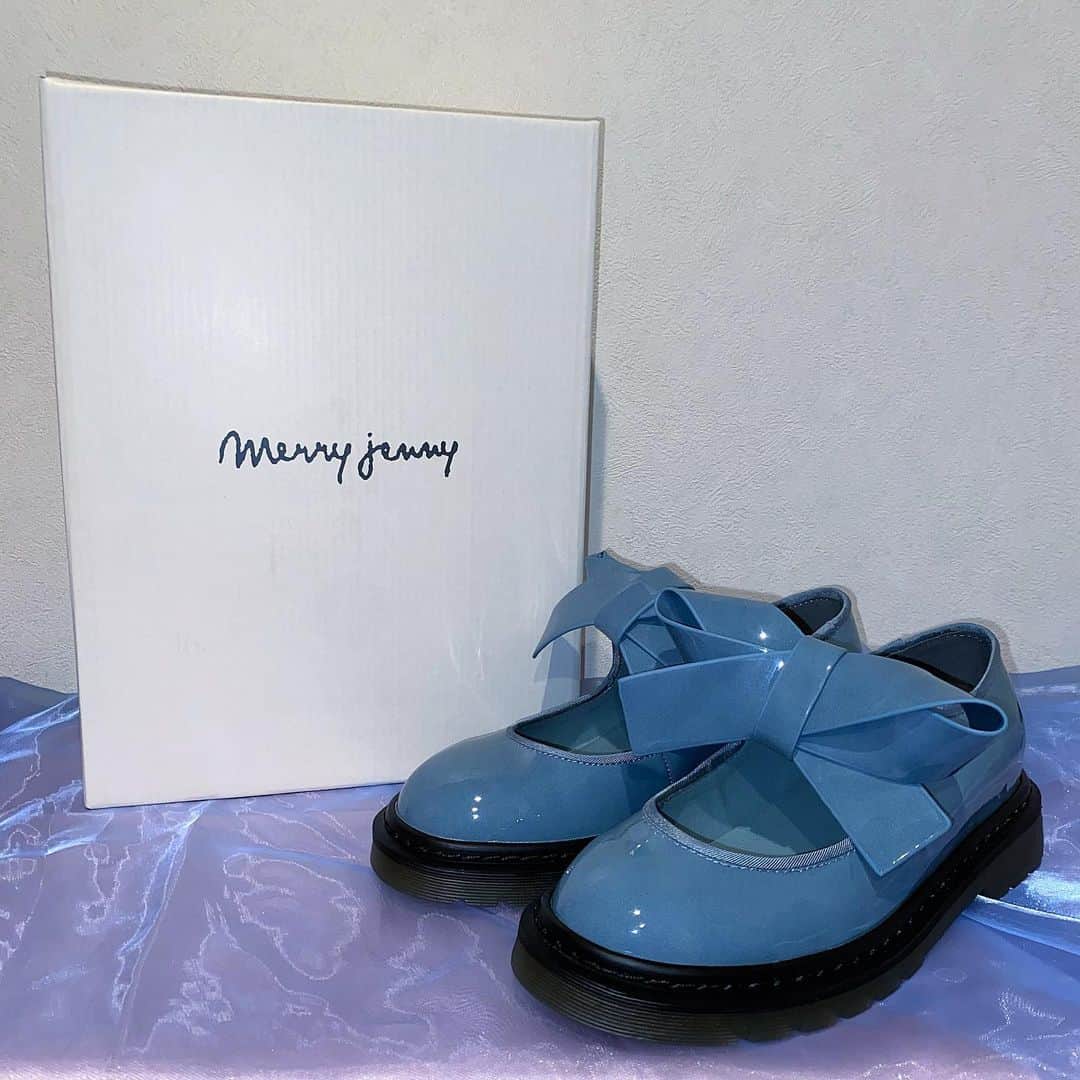 Yumeのインスタグラム：「メリージェニーの激かわお靴可愛すぎる~😭🤍💭✨  #merryjenny#メリージェニー#ドレスシューズ#革靴#フラットシューズ」