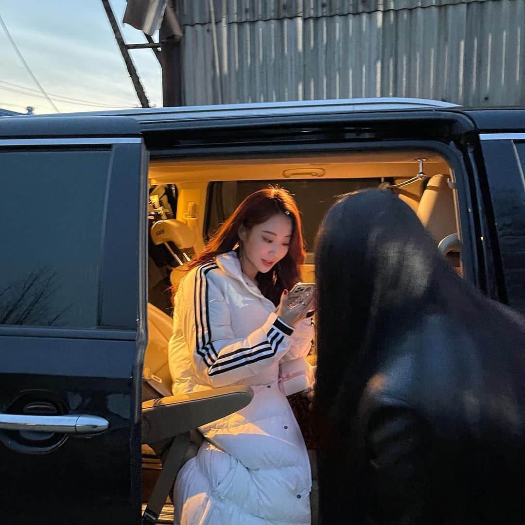 ギョンリ のインスタグラム：「헷, 날씨가 많이 풀렸다 #언더커버」