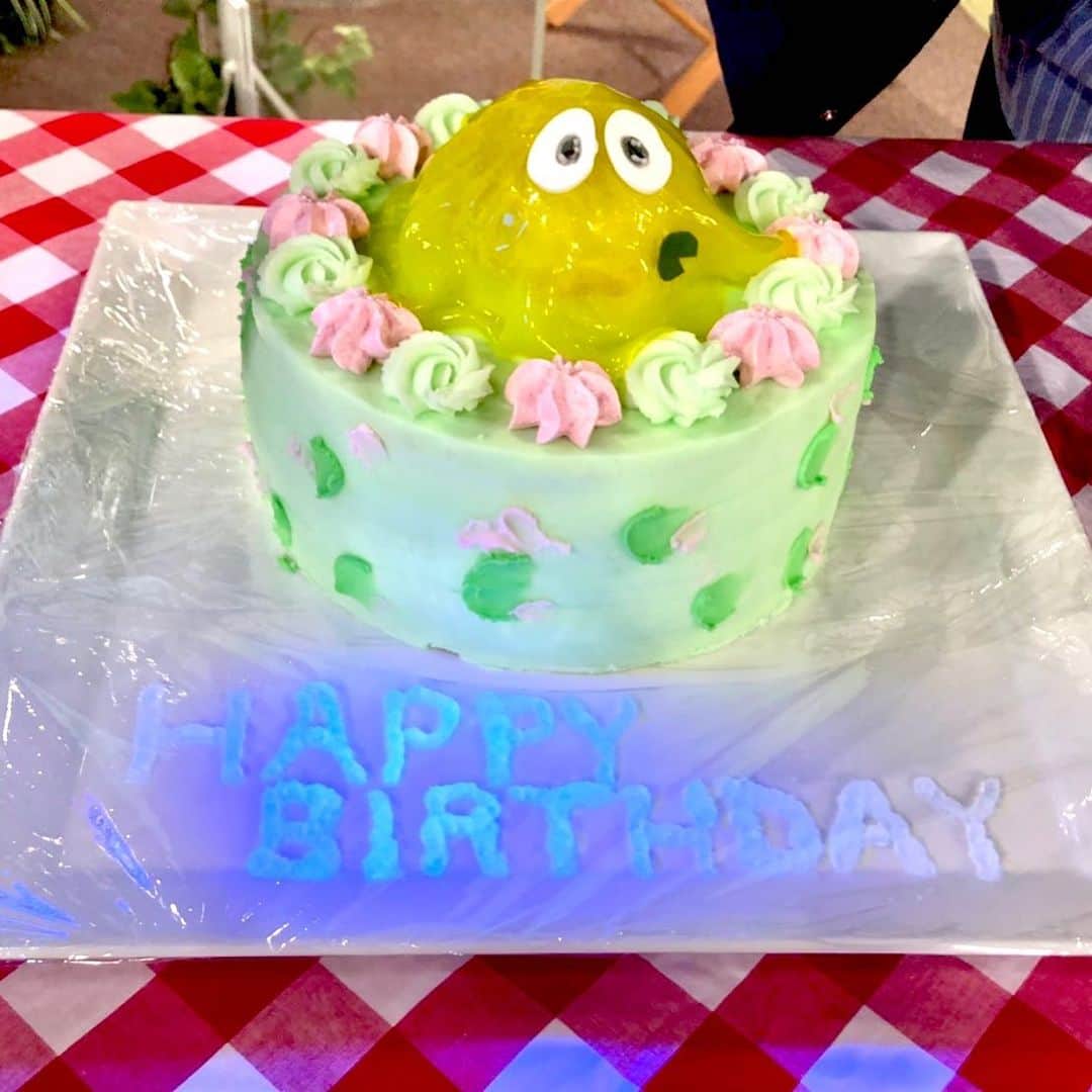 高橋茂雄のインスタグラム：「沼にハマって聞いてみた！で誕生日ケーキもらっちゃいました！！  ぬっしーがかわいすぎる！！  ほんまにありがたい！！」