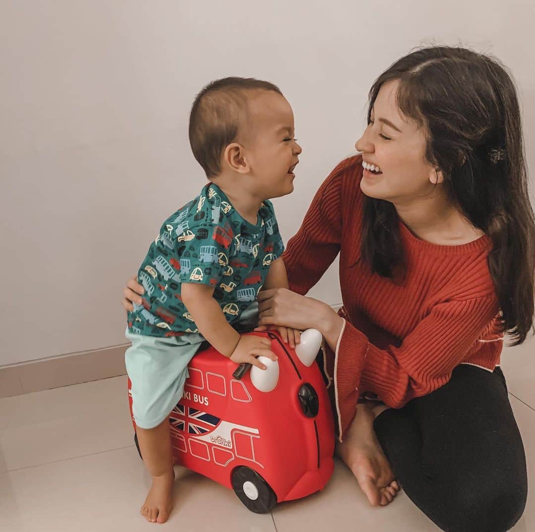 Kimberly Ryderのインスタグラム：「Seneng banget belanja peralatan baby di @iamwowmom.id! Ada banyak banget brands seperti Trunki, Oxo Tot, Ergobaby, 4Moms, Benbat, Herobility, dll! Aaaaah love bangeeet 😍」
