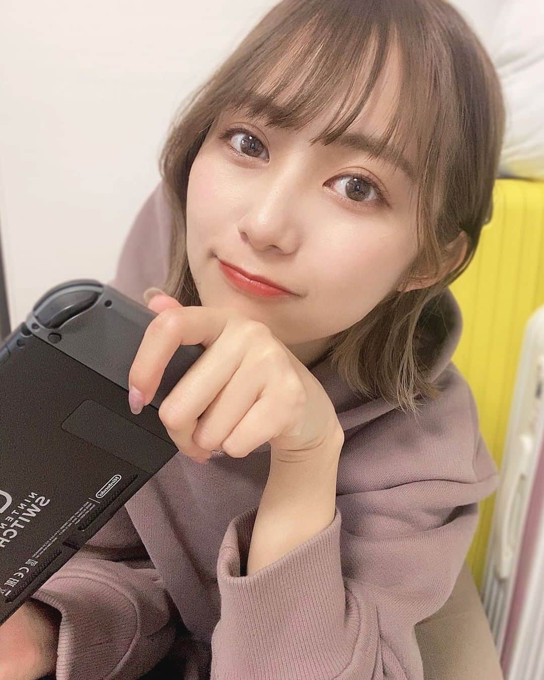 後藤佑紀のインスタグラム：「. 一緒に桃鉄する？🍑 . . #おうち時間 #switch #桃鉄 #ゲーム #パーカー女子 #いつもマメ鬼とライジンと3人でやってる」