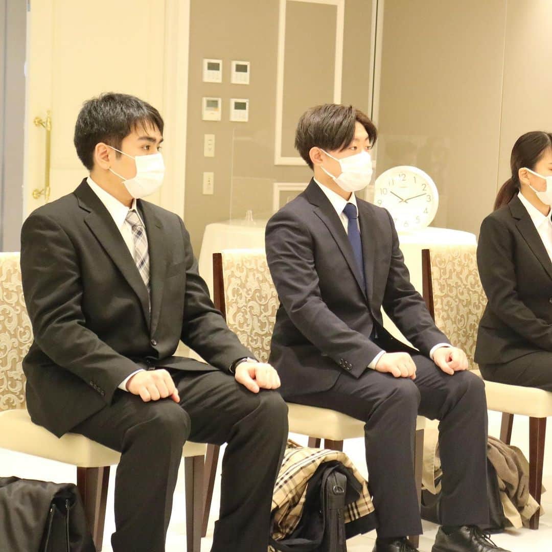 札幌ベルエポック製菓調理専門学校【公式】のインスタグラム：「🕴就職活動START🕴 1年生を対象に模擬面接会を 開催‼️  就職活動の中で必ず必要な面接。 限られた時間の中で 自分を最大限に アピールする為 人事採用のプロフェショナルから １人ひとりにアドバイスを 頂きました😆✨  自分の夢を叶える為に しっかり準備を していきましょう‼️  #就職 #リクルート #就職活動 #ベルエポック  #おでかけ授業 #特別授業 #業界直結 #プロから学ぶ #本物 #学び #製菓  #調理  #カフェ  #製菓調理専門学校ベルエポック #衛生管理  #食材教育 #札幌ベルエポック製菓調理専門学校 #いろいろな体験と #たくさんの出逢い #可能性が広がる #ベルエポック #学ぶ #身につく #技術」