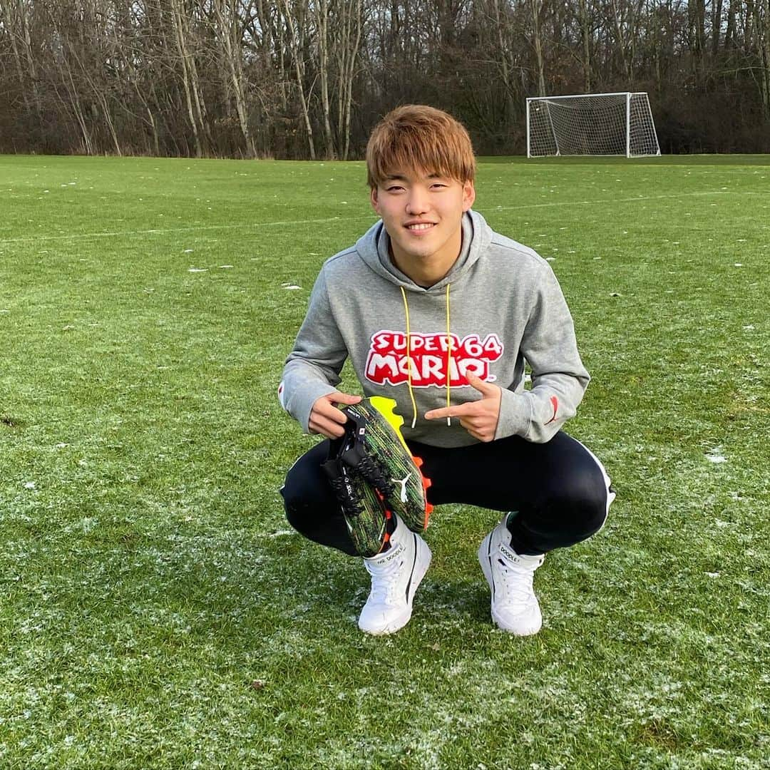 堂安律さんのインスタグラム写真 - (堂安律Instagram)「SuperMario と ウルトラ 🚨THE GAME IS ON🚨 クレイジーにいこうぜ @pumafootball_jp @pumajapan  #DRIVETHEMCRAZY #サイソクアラワル #ULTRA」1月25日 19時55分 - doanritsu