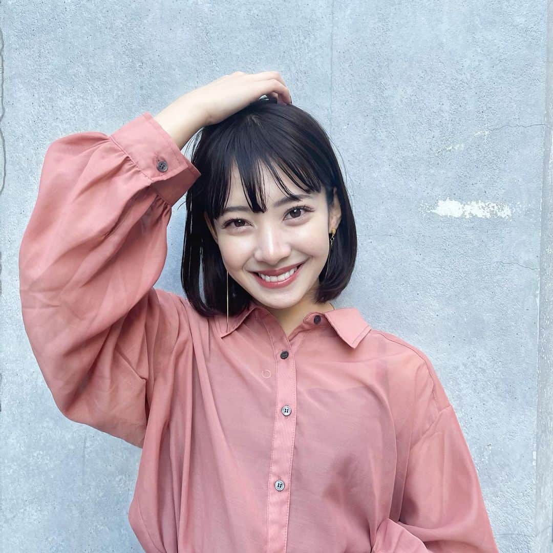 のインスタグラム：「☺️😀😃😄😆😁 いつでもスマイルしようね  #ボブヘアー#セルフメイク#カラーメイク #コーデ#ヘアアレンジ#ootd #ショートヘア#セルフィー#ナチュラルメイク#メイク#裸眼メイク#ビジョビ#ヘアアレンジ動画#作品撮り#黒髪ボブ#かきあげ前髪 #l4l #makeup#portrait#port#make#hair#model#giri #ootn #selfie #좋아요반사#팔로우미#맞팔#셀스타그램」