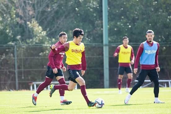 櫻井辰徳さんのインスタグラム写真 - (櫻井辰徳Instagram)「🌤⚽️🔥 2021.1.25 始動。 たくさん学んで成長します！ ヴィッセル神戸の為に頑張ります！  #ヴィッセル神戸」1月25日 19時59分 - s.tatsunori_____