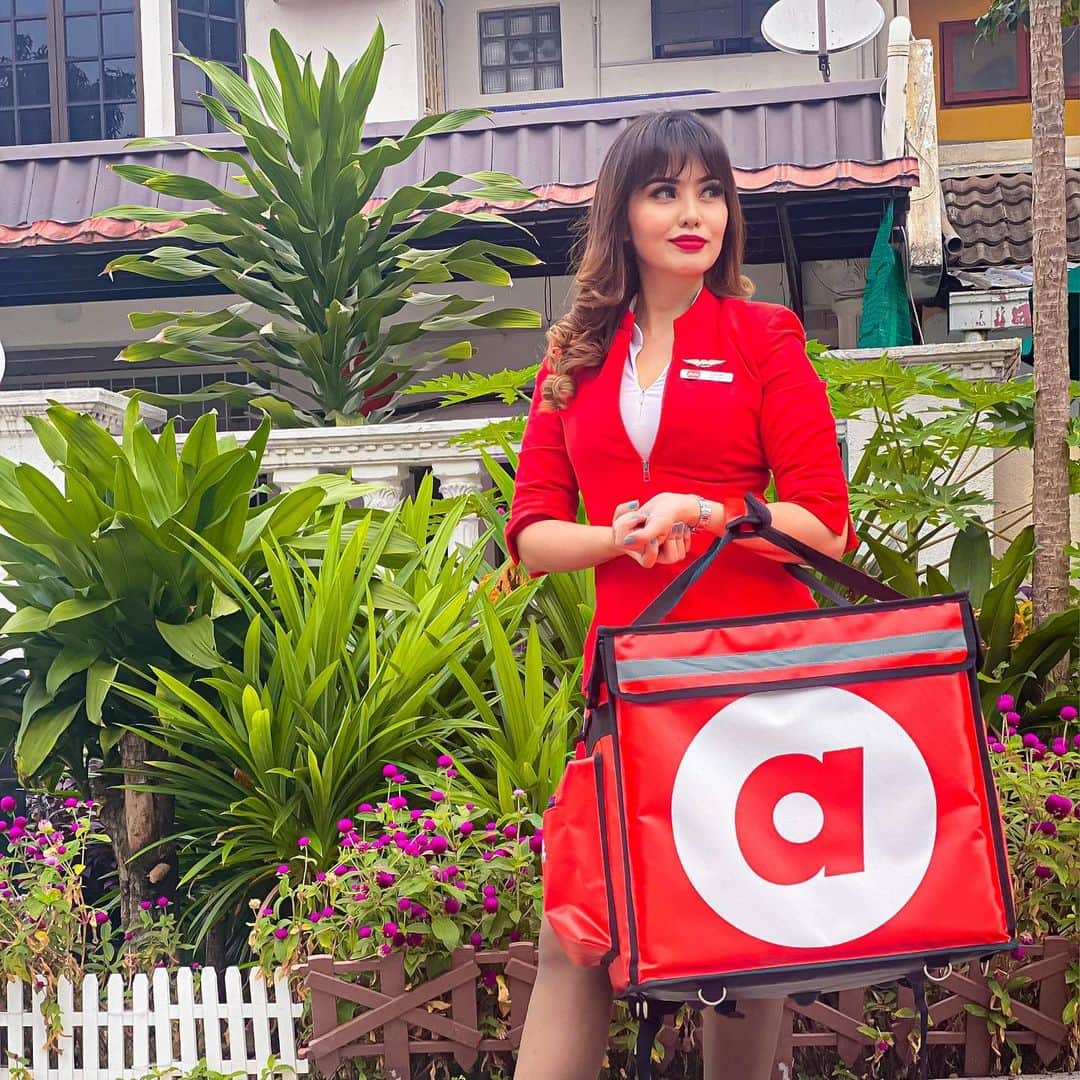 エアアジアさんのインスタグラム写真 - (エアアジアInstagram)「Food delivery just got RED HOT! ❤️🔥  We may not be serving you in the sky, but we can still bring your meals to your door.  Download airasia, The Asean Super App, now to enjoy UNLIMITED FREE DELIVERY*! #airasiaDelivers __________ *Promo is applicable in Klang Valley only. Launching in more cities soon. Stay tuned.」1月25日 20時00分 - airasiasuperapp