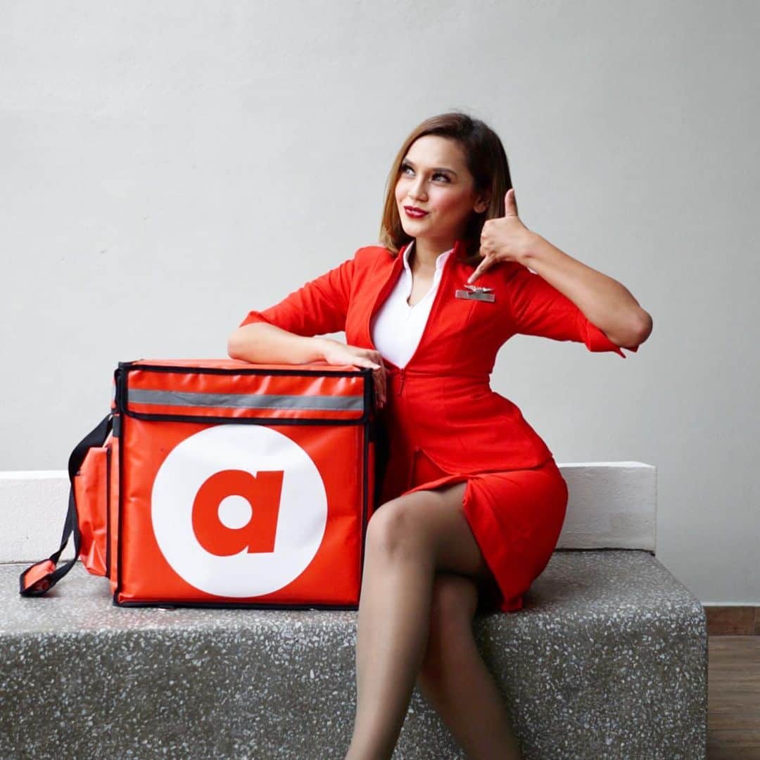 エアアジアのインスタグラム：「Food delivery just got RED HOT! ❤️🔥  We may not be serving you in the sky, but we can still bring your meals to your door.  Download airasia, The Asean Super App, now to enjoy UNLIMITED FREE DELIVERY*! #airasiaDelivers __________ *Promo is applicable in Klang Valley only. Launching in more cities soon. Stay tuned.」
