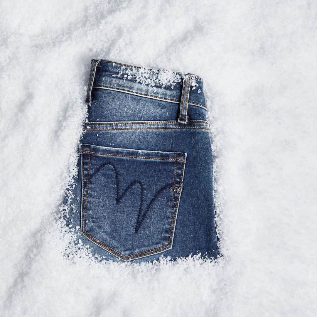 メットのインスタグラム：「Discover your look with MET. Available now in selected stores.  #Denim #DenimLovers #ILoveMet」