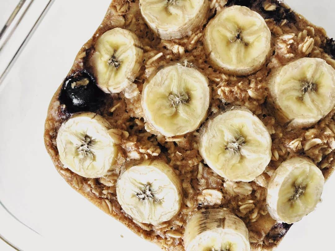 河村元美さんのインスタグラム写真 - (河村元美Instagram)「Banana oat baked 🍌🫐」1月25日 20時01分 - motomi_35