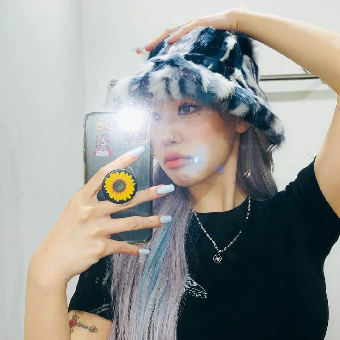 パク・ジミン のインスタグラム：「🤍💅🏻🤍 thatsssmybestfriend」