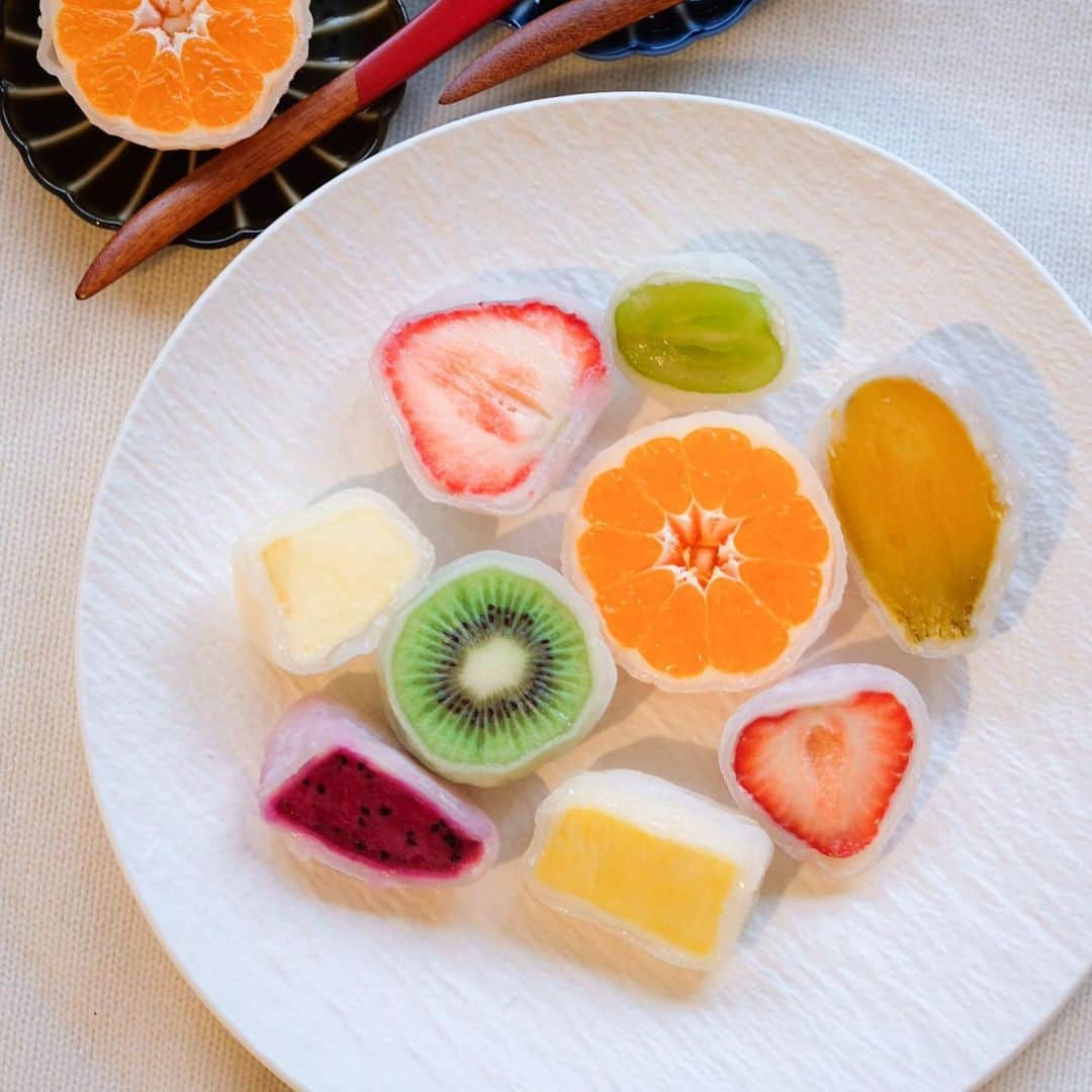 湯浅喬子さんのインスタグラム写真 - (湯浅喬子Instagram)「🍓🍊🍠  気になっていた @maruhime.daifuku 🥺  もーどれも本当に美味しい。  秋・冬限定のらふらんす 特に好きでした🍐🤍  次はいちぢくも食べてみたい🥲❤️  #南森町#まる姫#フルーツ大福」1月25日 20時08分 - kyorco