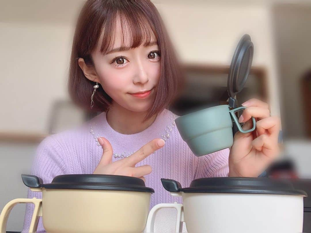 華月咲（さーちゃん）のインスタグラム：「0126 おはさーちゃん\( ･ᴗ･ ) 寒い冬にホットドリンクは必需品。 特に朝ね。最近めっちゃ寒いからね☃️ これはオシャレなフタ付きスープカップ！ ＊ このスモーキーミントが特にお気に入り💓 とにかく軽いし（これ大事）冷めても このままレンジで温められるから便利😇 フタはすぐ外せるから洗い物も楽ちん！と 良いこと尽くしのカップ。重宝してます✌️ ＊ みんなも温活忘れずにね☺️心もホットに！ 今日もいちにち笑顔で過ごそう〜(*ˊᵕˋ*)੭ ・ ・ #fashion #ootd #makeup #kawaii #instafashion #outfit #me #follow #followme #instagood #華月咲 #さーちゃん #美容女子 #自撮り女子 #フォロワー募集中 #ファッション #インフルエンサー #お洒落さんと繋がりたい #写真好きな人と繋がりたい #イノマタ化学 #日本製 #フラップスープカップ #monipla #inomata_fan」