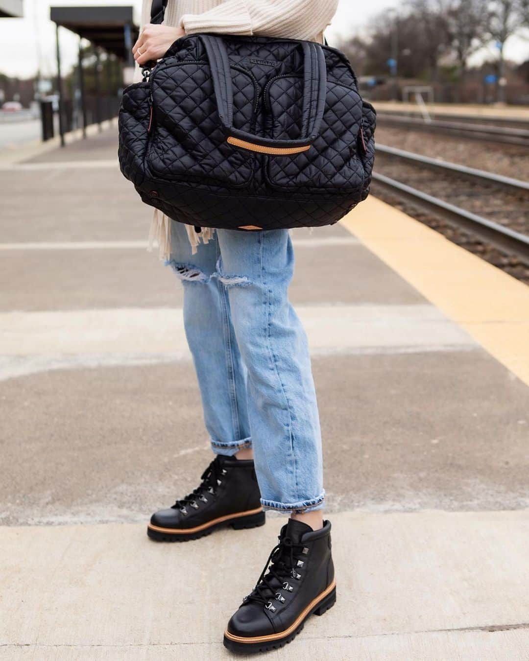 MZウォレスのインスタグラム：「"The next time I do plan to travel, I’ll definitely be using this @mzwallacenyc Nik bag. You'll find pockets for water bottles, removable pouches + so much more! It’s the bag of all bags for everyday everything." - @mrsjeninparadise we couldn't have said it better ourselves. Tap to shop.」