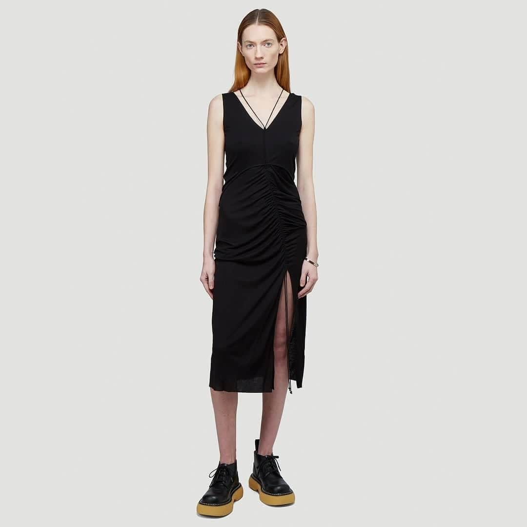 エルエヌシーシーのインスタグラム：「New season Helmut Lang has landed at LN-CC. A pioneer in elevated streetwear, Helmut Lang is celebrated for its utility-inspired designs and 90s minimalism. @helmutlang」