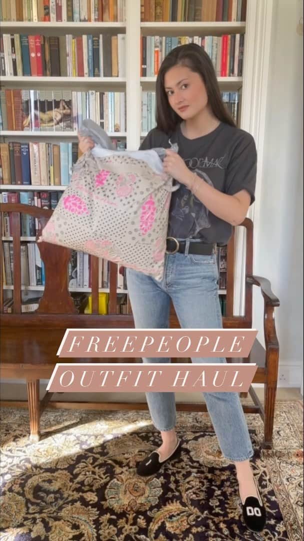 ペオニー・リムのインスタグラム：「@freepeopleuk Haul! Part 1.  Shop my looks ... http://liketk.it/36NGe  ✨✨✨ #peonylimstyle #haul  Affiliate link.  Some items are gifted.」
